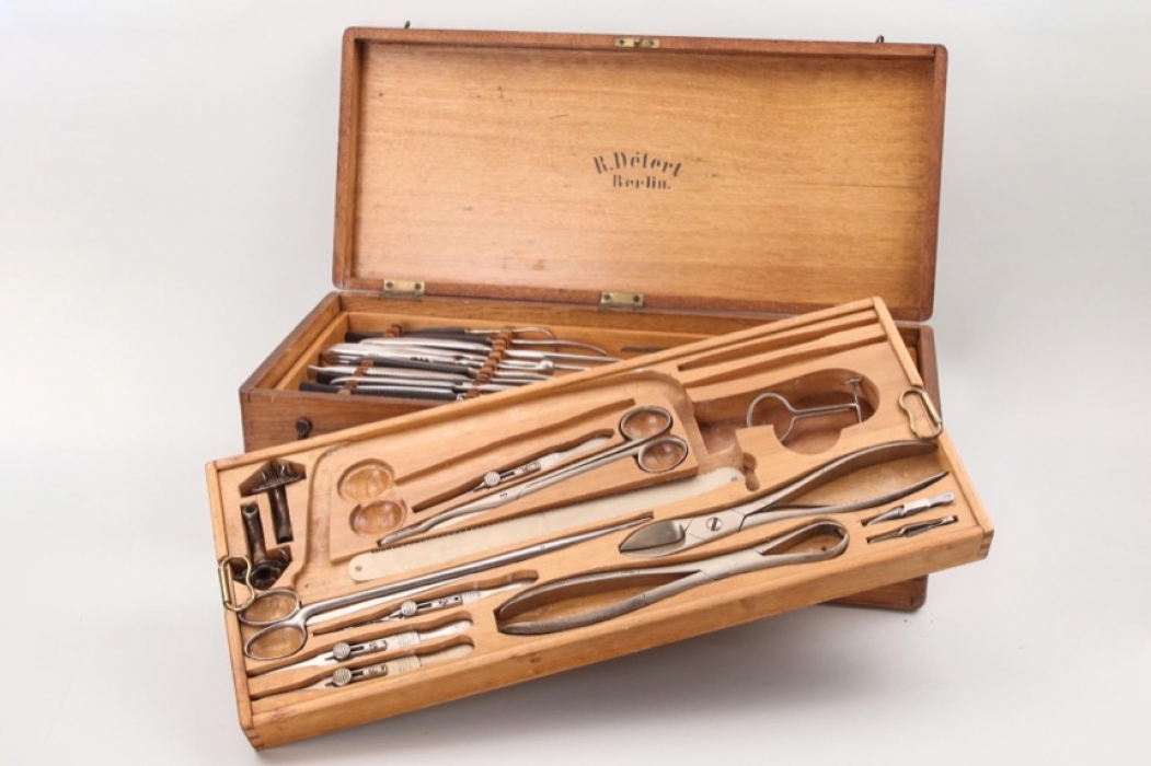 WWI medical surgical instrument set in box