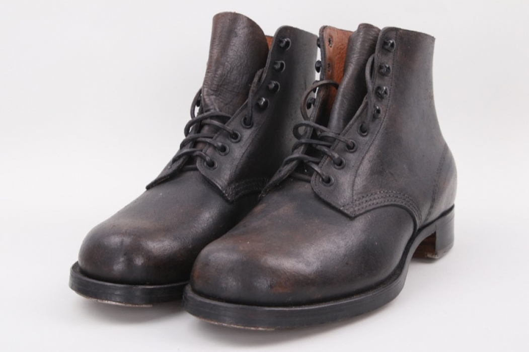 Civil low ankle boots - postwar