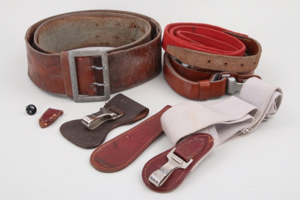 Lt. Tröger  - lot of belts & hangers