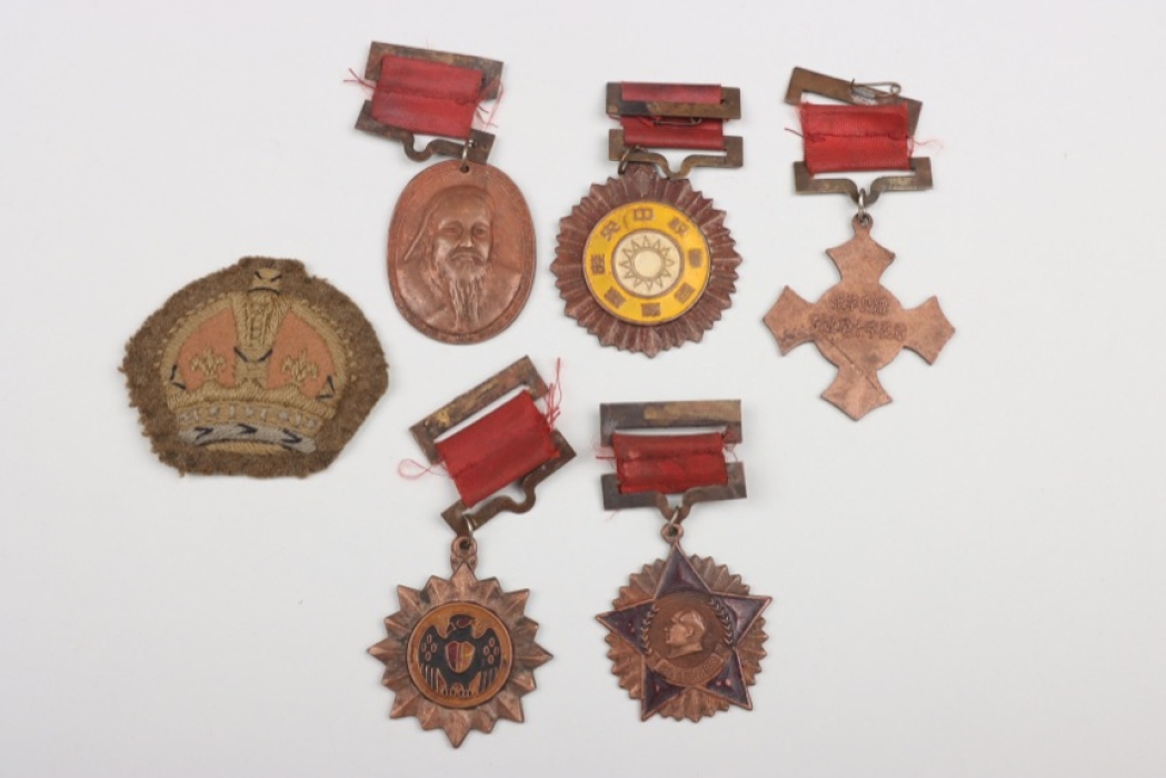 China/Japan - lot of five badges and a visor cap wreath
