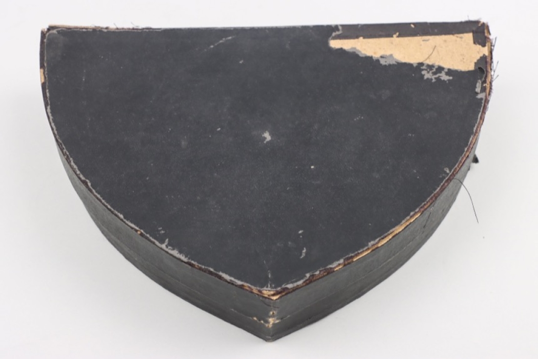 Case of issue for a gorget