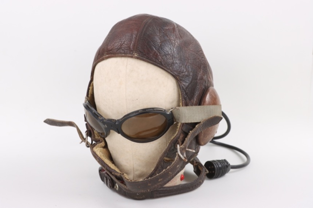 Luftwaffe flight helmet with splinter protection goggles