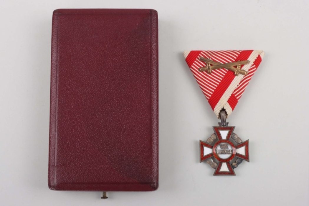 Austria - Military merit cross with war dekoration and swords in case