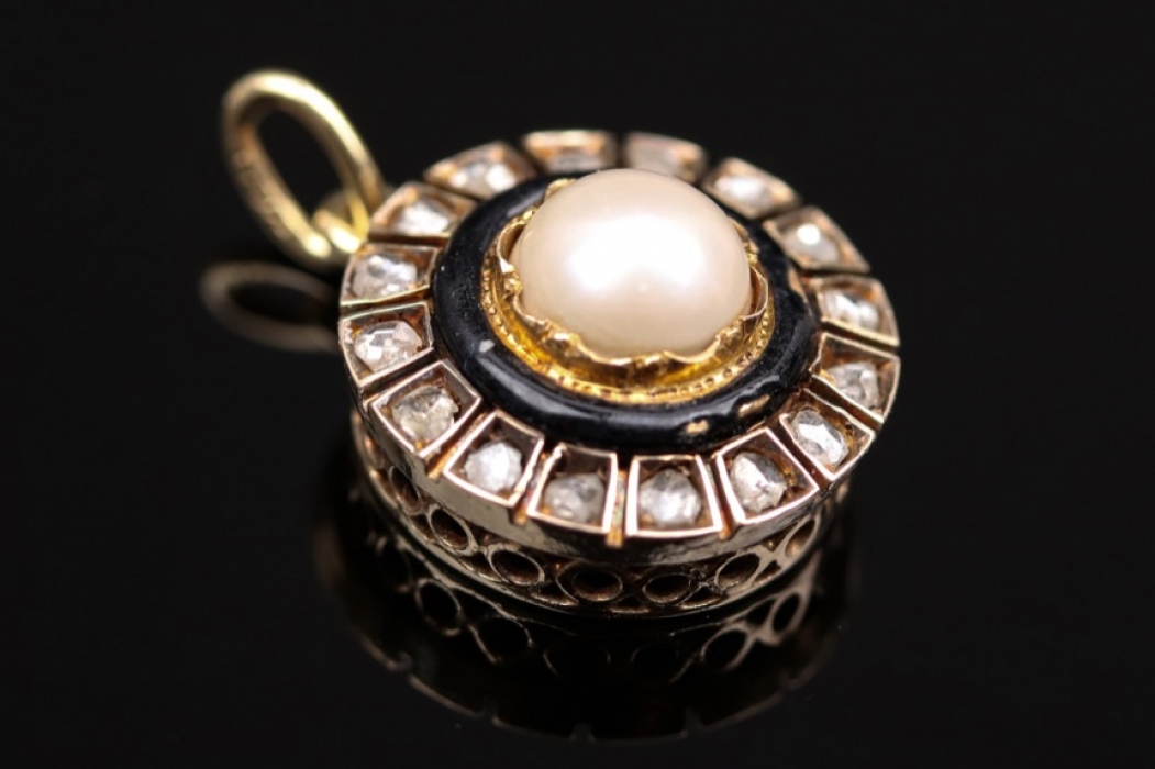 Art Déco style pearl and diamond pendant
