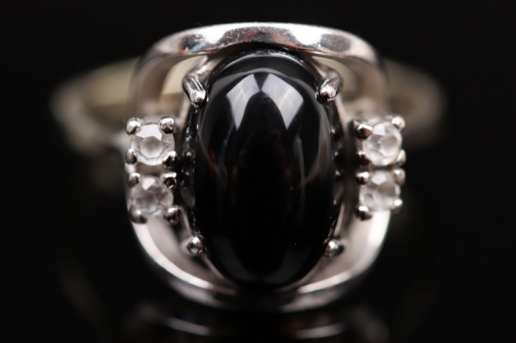 Art Déco onyx and diamond ring