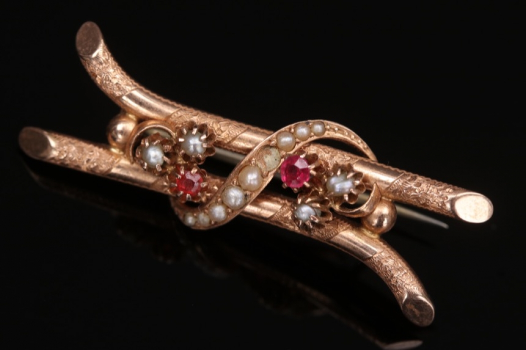 Brooch with pearl and rubellite