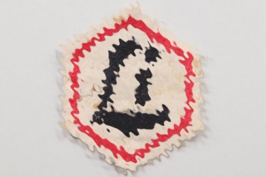 Unknown embroidered badge "Li"