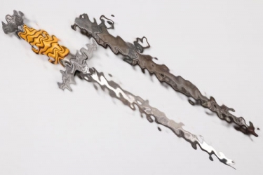 Luftwaffe officer's dagger with etched blade