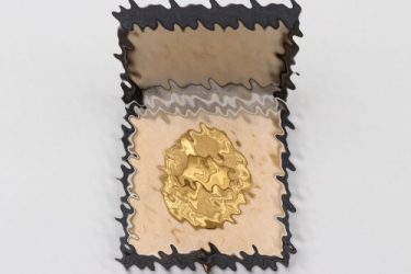 Wound Badge in gold in Hauptmünzamt case