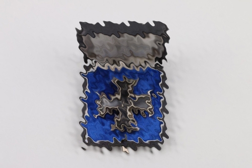 1914 Iron Cross 1st Class in case - interesting variant