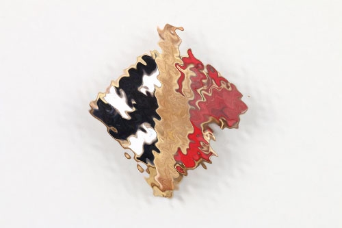 German-Italian enamel pin