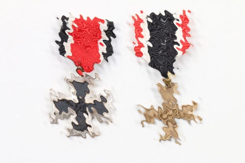 2 miniatures Iron Cross / War Merit Cross