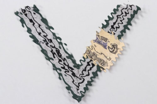 Waffen-SS old fighter's chevron + RZM tag (green)