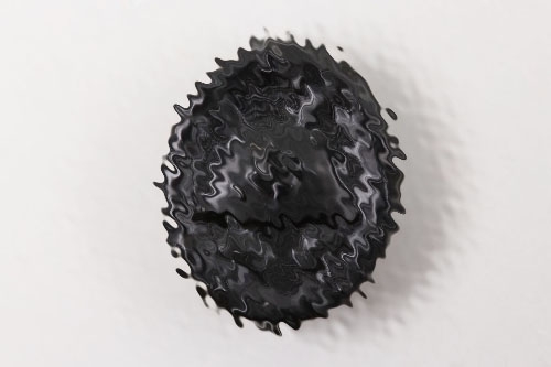 Miniature to Wound Badge in black
