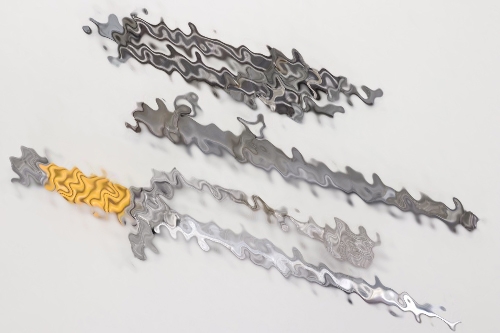 Luftwaffe officer's dagger with etched blade
