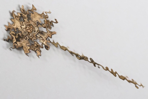 Miniature pin to Spanish Cross in gold with swords