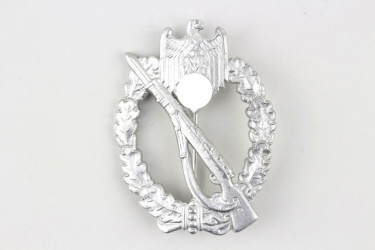 Mint Infantry Assault Badge in silver 