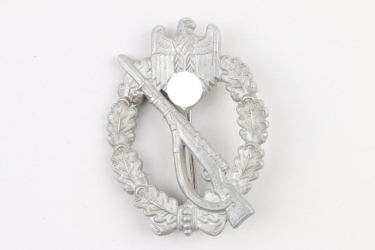 Infantry Assault Badge in silver - crimped 