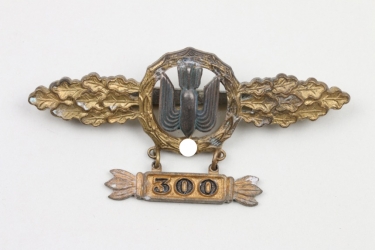 Squadron Clasp for Kampfflieger in gold + hanger "300"