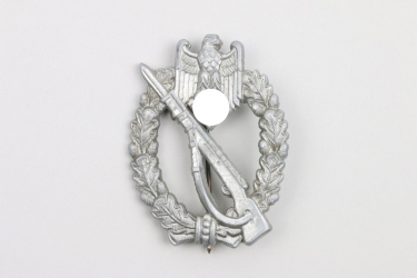 Infantry Assault Badge in silver - 4-rivet