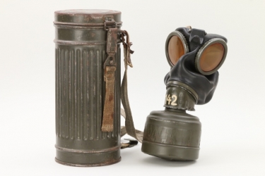 Wehrmacht gas mask in can - etd43