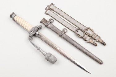 Heer etched officer's dagger (Voos) with hangers