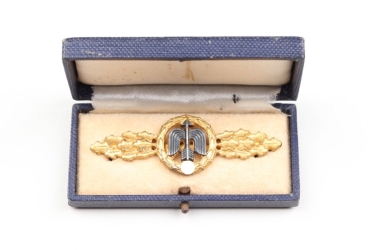 Cased Squadron Clasp for Jäger in gold