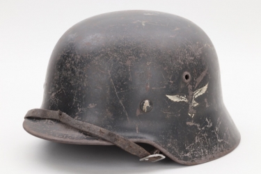 Luftwaffe M35 single decal helmet to Wm. Hähnelir