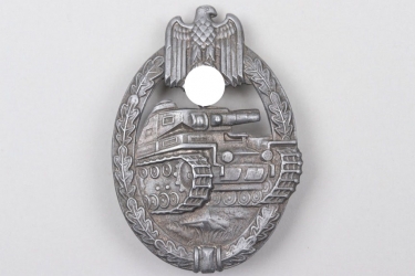 Tank Assault Badge in silver - "seven wheel"