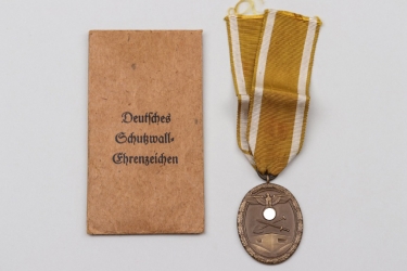 Westwall Medal in Metallwarenfabrik Markovsky's Sohn bag