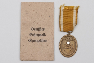 Westwall Medal with bag - Carl Poellath