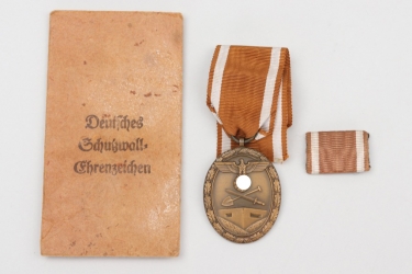 Westwall Medal with bag & ribbon bar