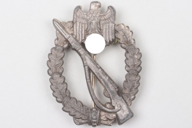 Infantry Assault Badge in silver - variant