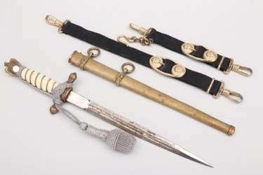 Kriegsmarine officer's dagger with hangers & portepee