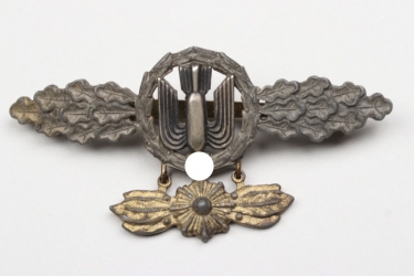 Squadron clasp for Kampfflieger in gold with hanger