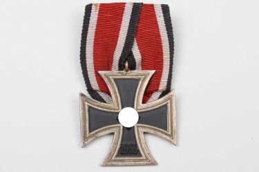 1939 Iron Cross 2nd Class on medal bar - Juncker (zinc core)