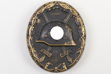 Wound Badge in Black - "///" marked on the right sword