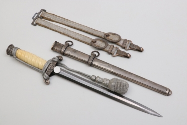 Heer officer's dagger with hangers and portepee
