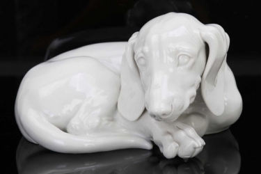 SS Allach - porcelain figure 'lying dachshund" #13 (Kärner)