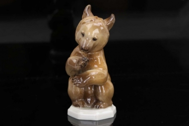 SS Allach - colored porcelain figure of a 'precatory bear' on a pedestal #5 (Kärner)