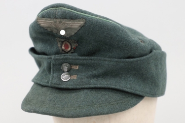 Heer Jäger mountain cap with originally attached insignia