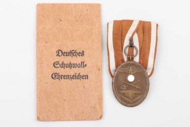 Westwall Medal on medal bar with bag - Rössler