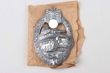 Tank Assault Badge in Silver with packing paper - mint 1-