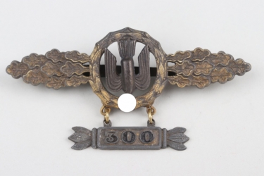 Squadron Clasp for Kampfflieger in Gold with "300" hanger - RSS