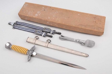 Luftwaffe officer's dagger with hangers, portepee & cardboard box - Weyersberg (mint)