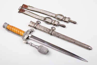 Heer officer's dagger with hangers and portepee