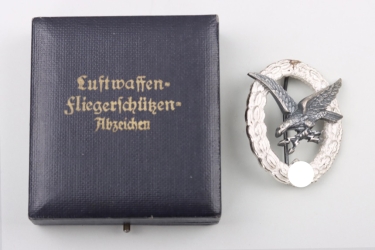 Luftwaffe Air Gunner & Flight Engineer Badge with Lightning Bolts in case - Assmann (mint)