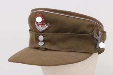 RAD officer's  M43 field cap with traditional badge