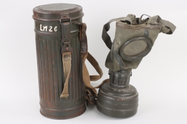Wehrmacht gas mask with can - Flak-Regiment 20