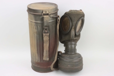 Wehrmacht gas mask with can (modern camo)